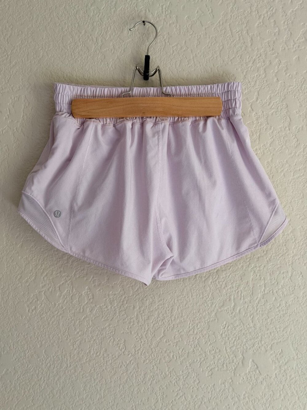 Lululemon 4" inseam lined shorts size 6 - Picture 2 of 4